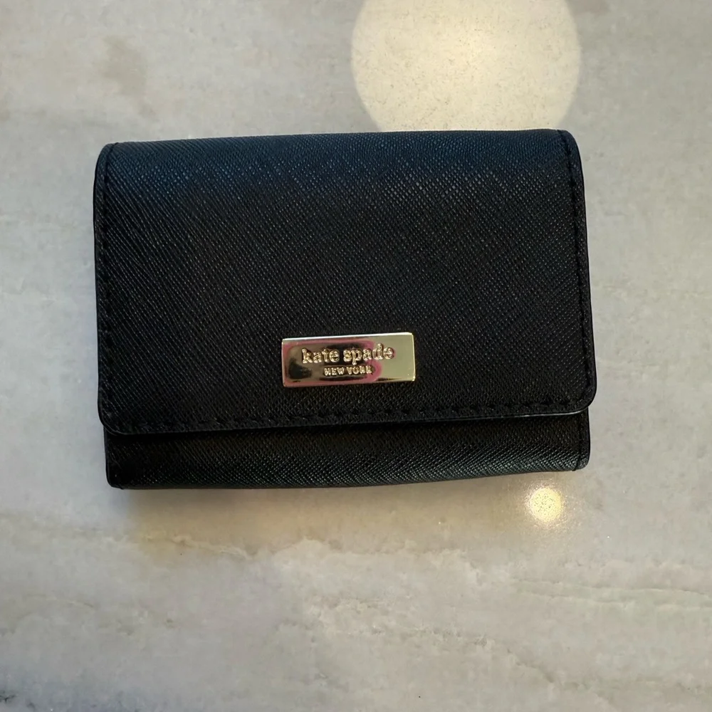 kate spade Black Saffiano Compact Card Holder with Gold Plaque